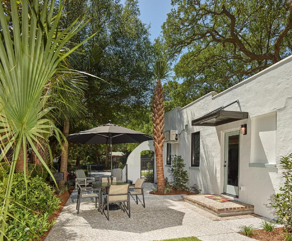 Folly Vacation 204 Getaway perfect place to relax & unwind
